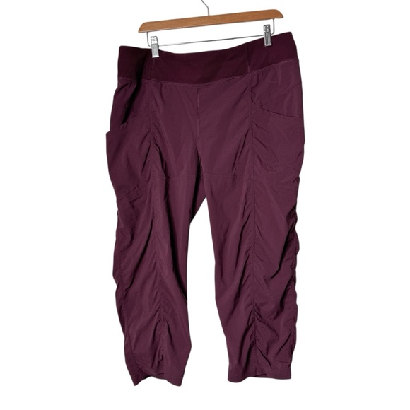 Prana Koen Capri Wine Ruched Pants Womens Size XL - Picture 11 of 11